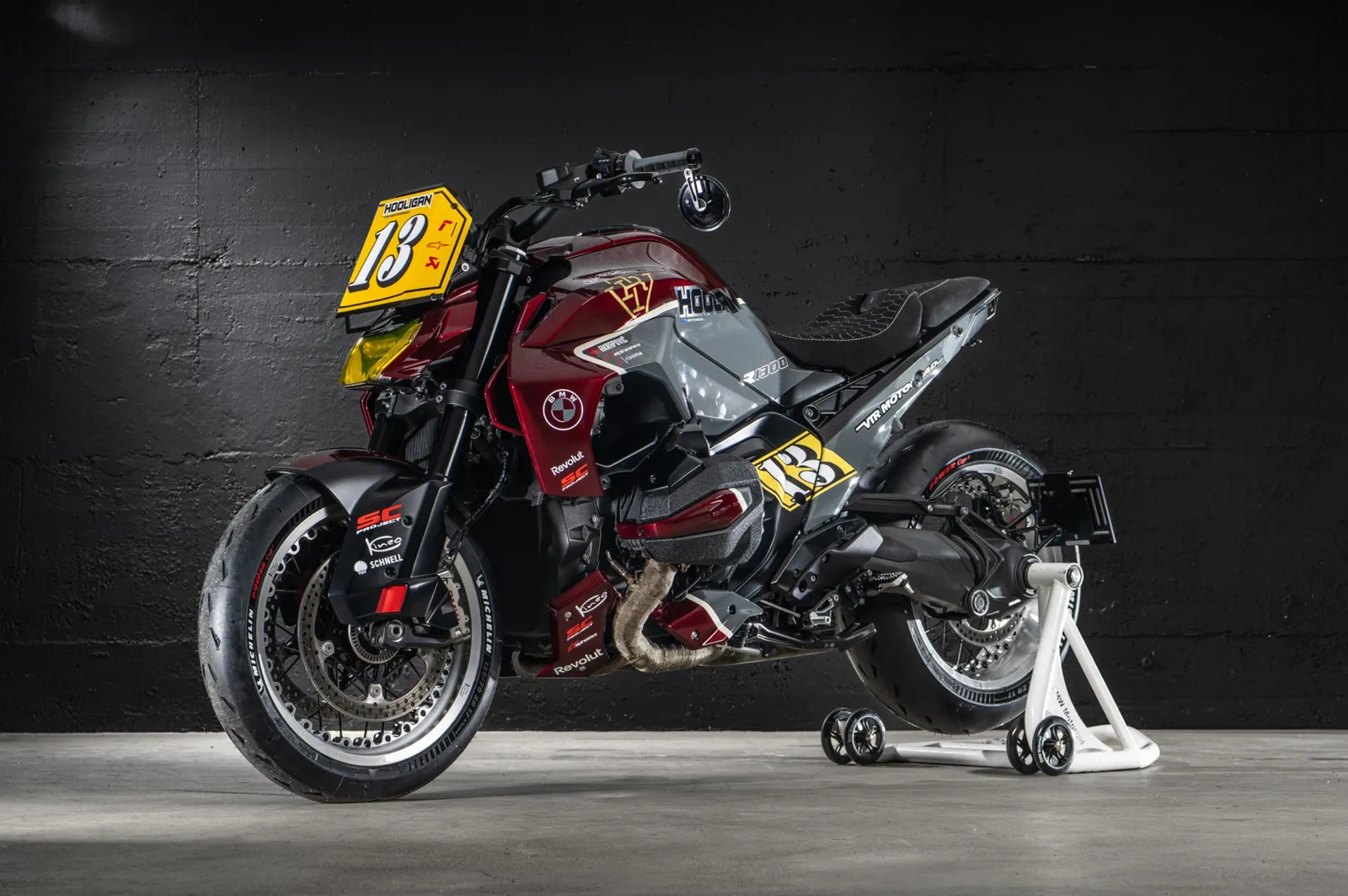 VTR Customs Hooligan 13: Roadster-Umbau auf Basis der brandneuen BMW R 1300 R